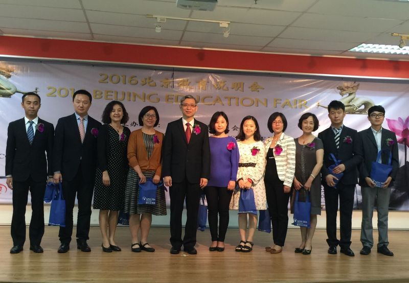 舔熟女逼视频情系南洋 文化传播——随市教委、国际教育交流中心赴马来西亚、印度尼西亚工作简要